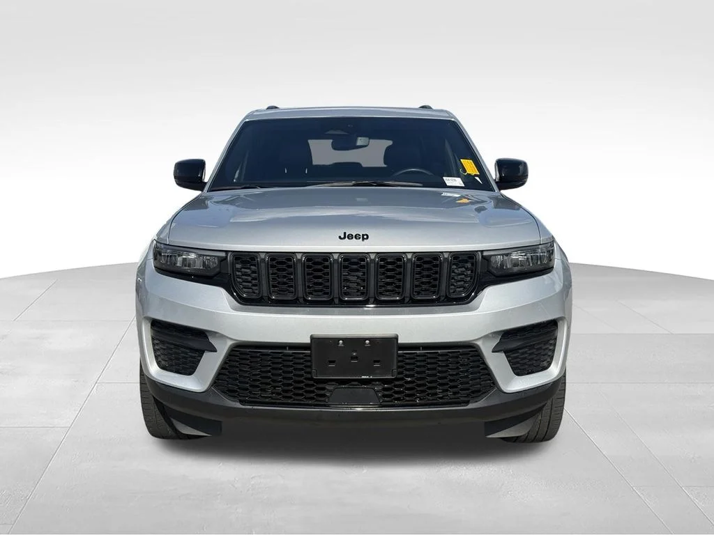 Used 2023 Silver Jeep Altitude X image 23