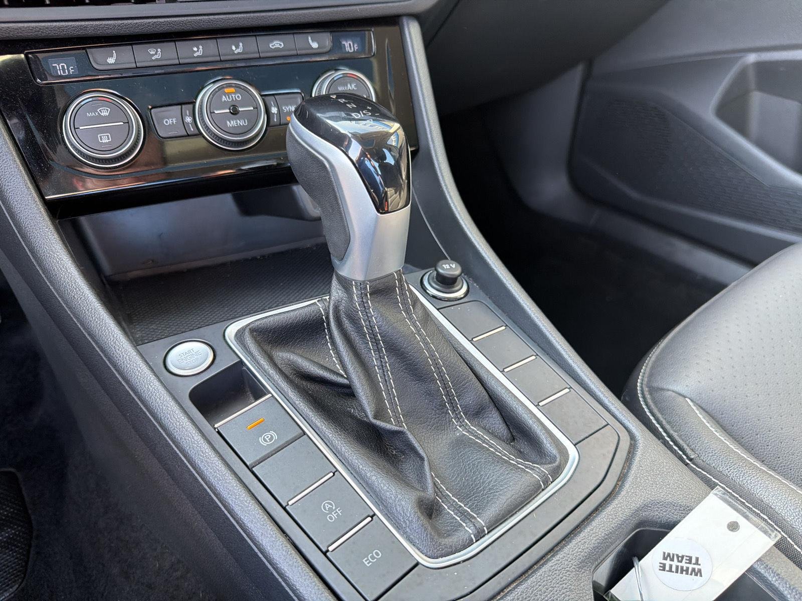 Used 2024 Pyrite Silver Metallic Volkswagen SE image 30