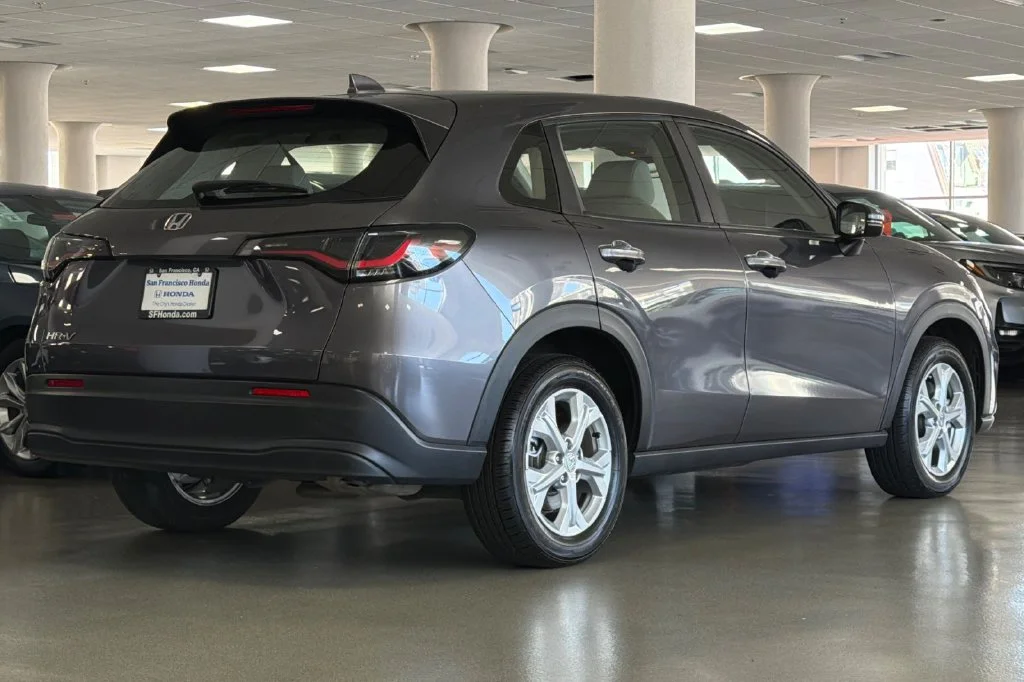 Used 2023  Honda LX image 5