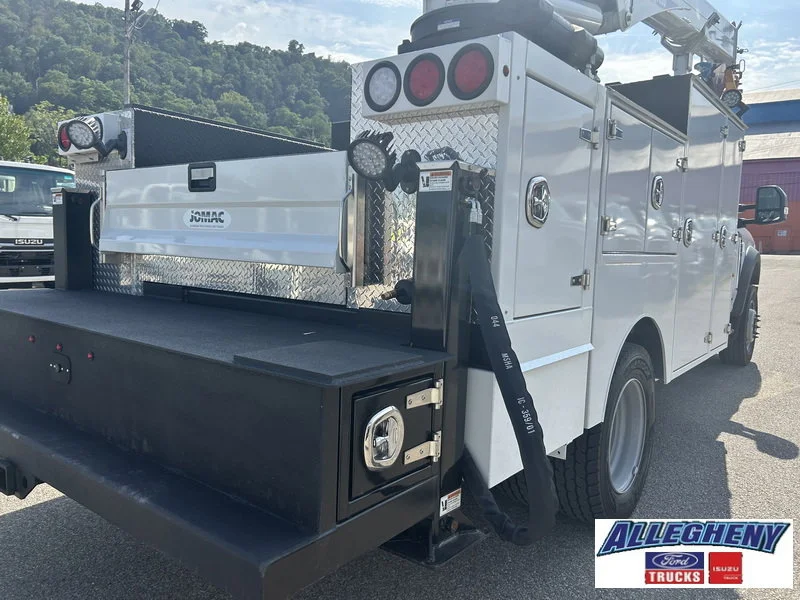 New 2024 Oxford White Ford F-600® XL image 14