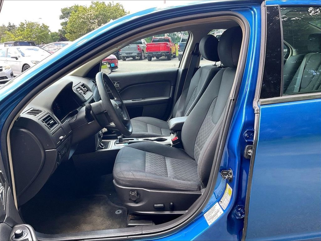 Used 2012 Blue Ford SE image 10