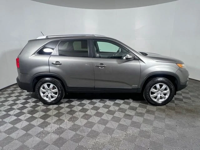 Used 2011 Silver Kia LX image 9