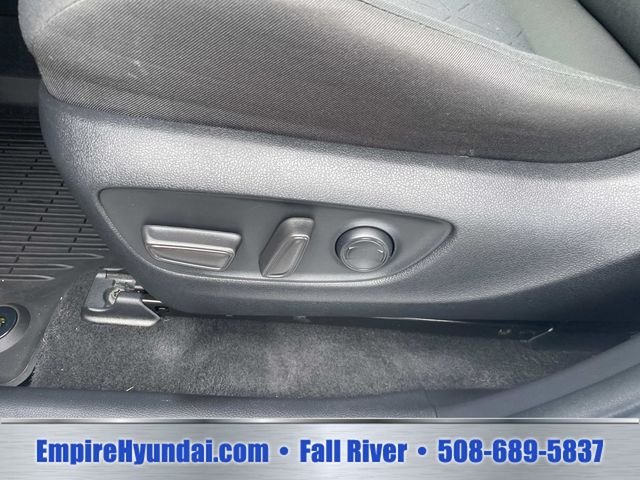 2021 Toyota RAV4 XLE - Photo 20