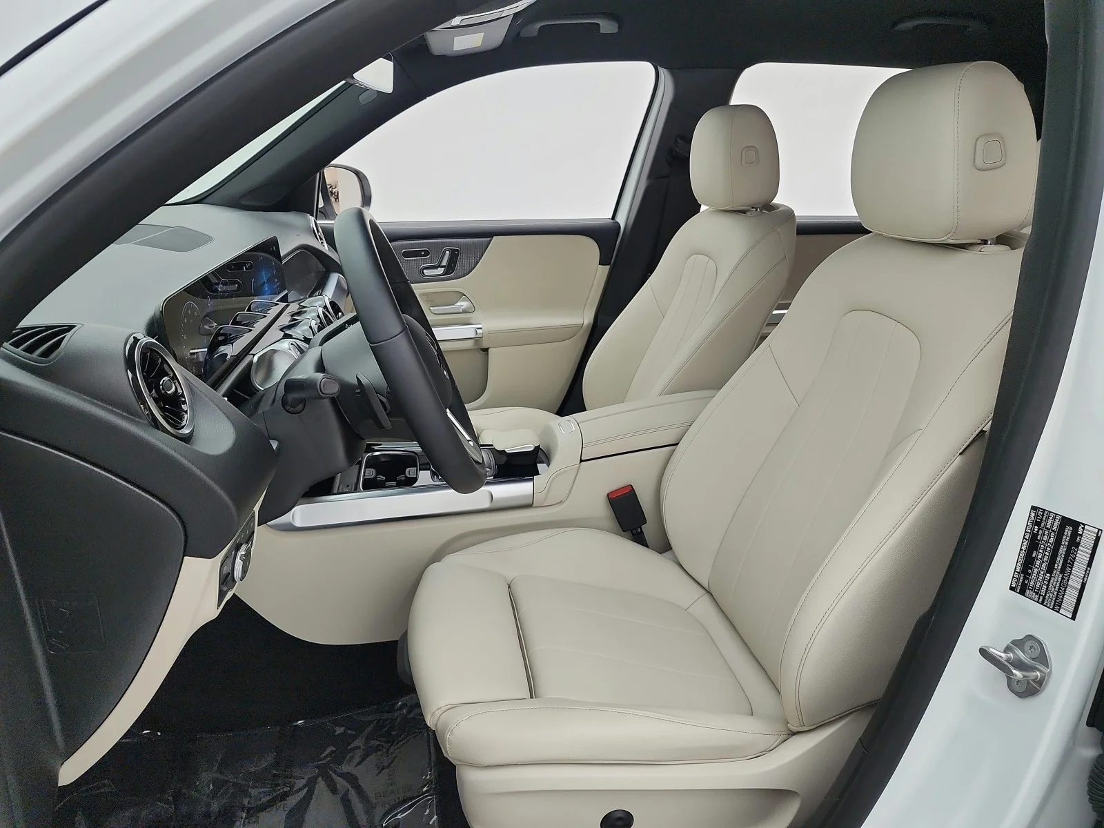 Used 2022 Polar White Mercedes-Benz GLB 250 SUV image 15