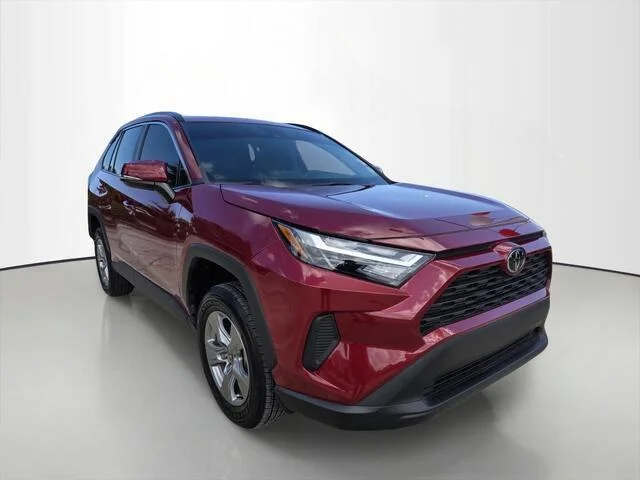 Used 2025 Ruby Flare Pearl Toyota XLE image 7