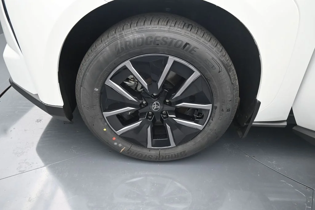 New 2026 Wind Chill Pearl <sup>1</sup> Toyota  XLE image 14