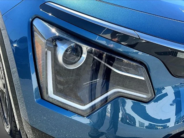 Used 2024 Blue Kia Wind image 37