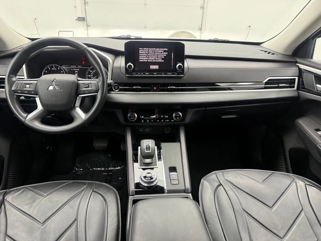 Used 2023  Mitsubishi ES image 4