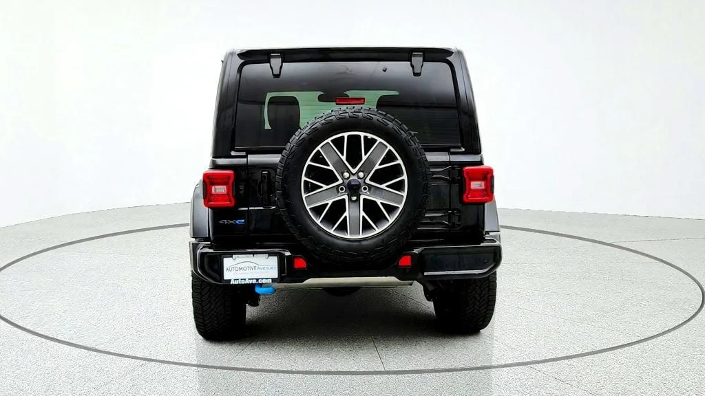 Used 2024 Black Clearcoat Jeep High Altitude 4x4 image 6