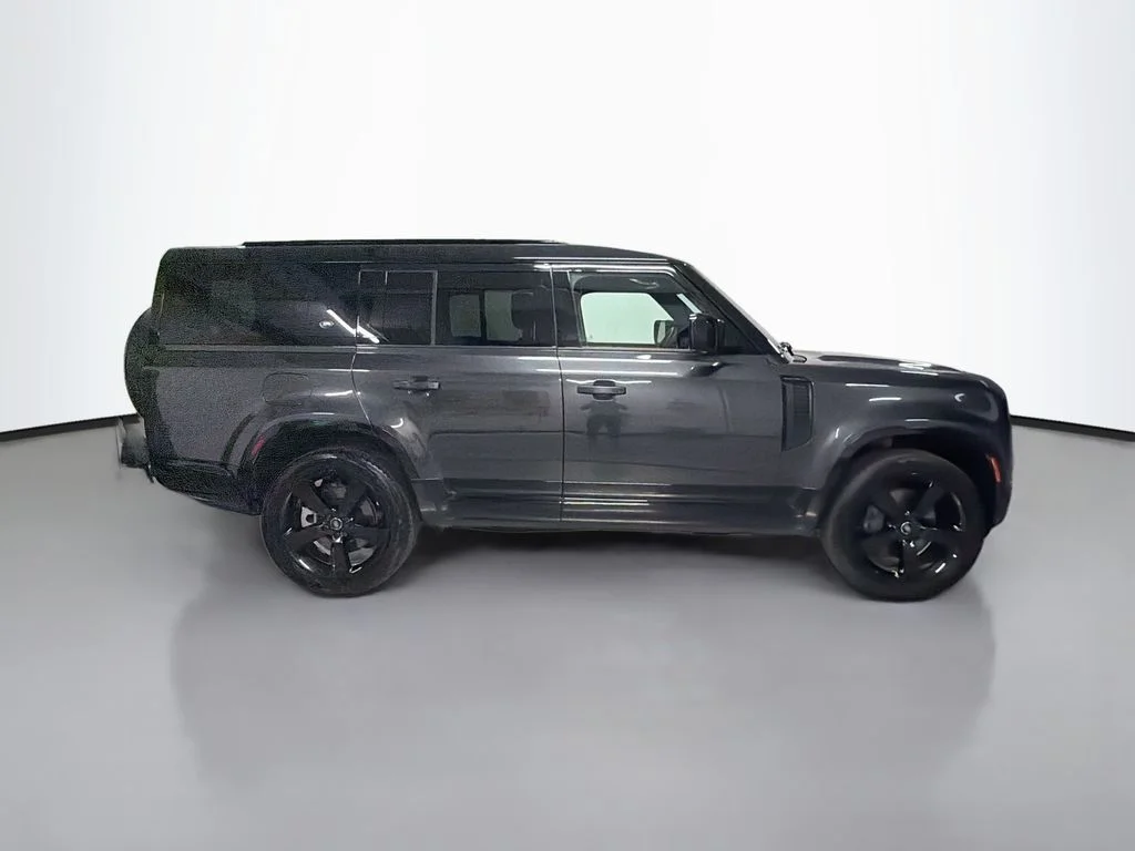 Certified Used 2024  Land Rover X-Dynamic SE image 8