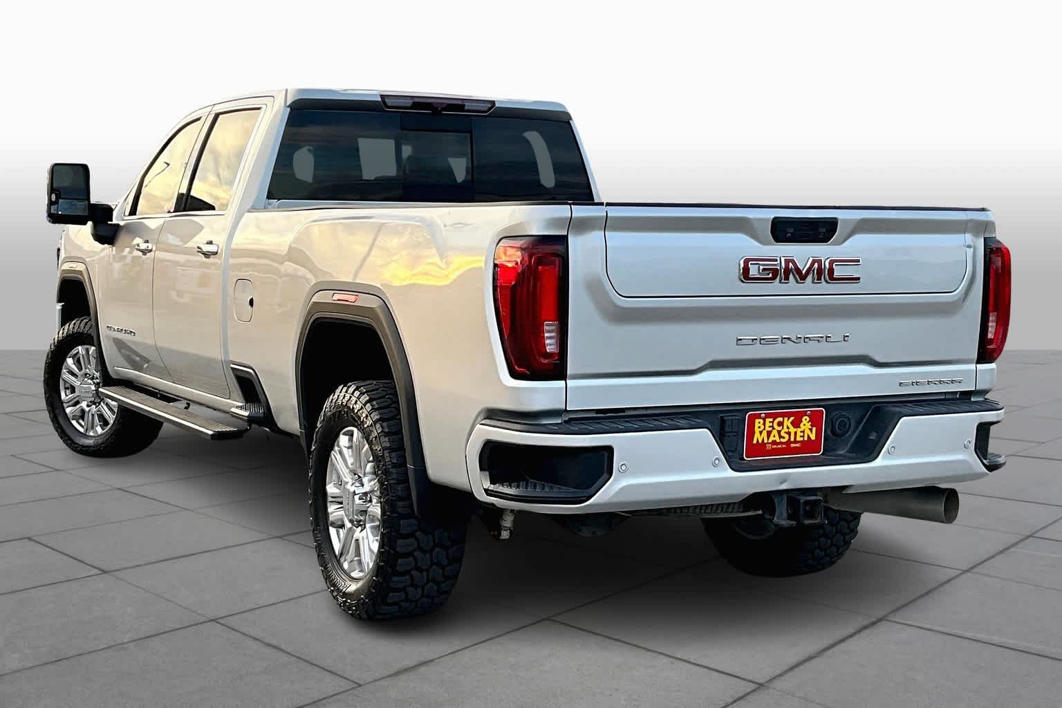 Used 2022 Quicksilver Metallic GMC Denali image 11
