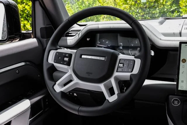 New 2026 Tasman Blue Land Rover X-Dynamic SE image 21
