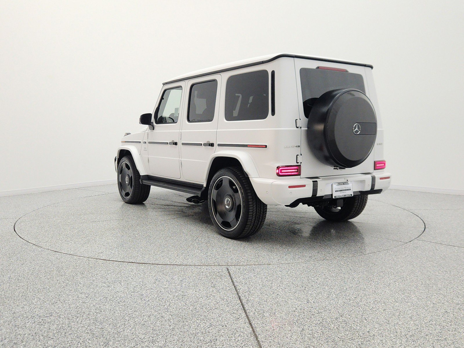New 2026 MANUFAKTUR Moonlight White Magno Mercedes-Benz AMG® G 63 SUV image 30