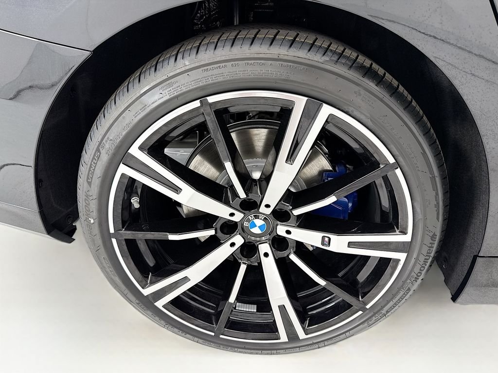 New 2027 Black Sapphire Metallic BMW 530i image 32