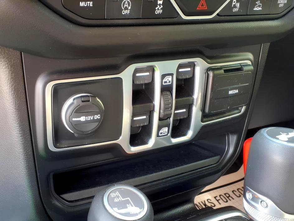 Used 2024 Limited Edition Tuscadero Pearlcoat Jeep Sahara image 24