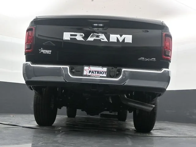 New 2026 Diamond Black Crystal Pearl-Coat Exterior Paint RAM Tradesman image 41