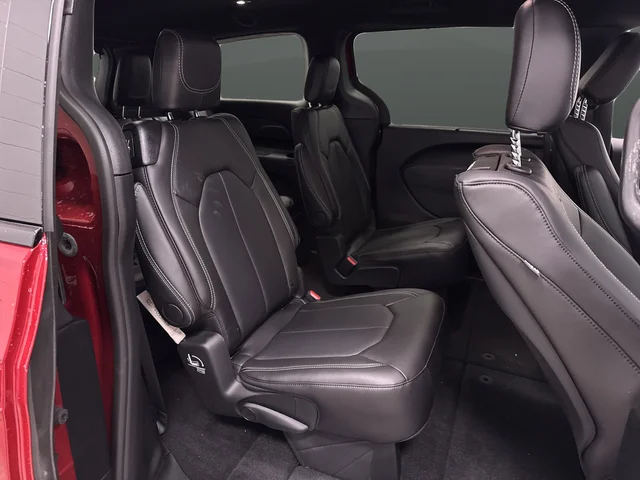 New 2026 Red Hot Pearl-Coat Exterior Paint Chrysler Select image 31