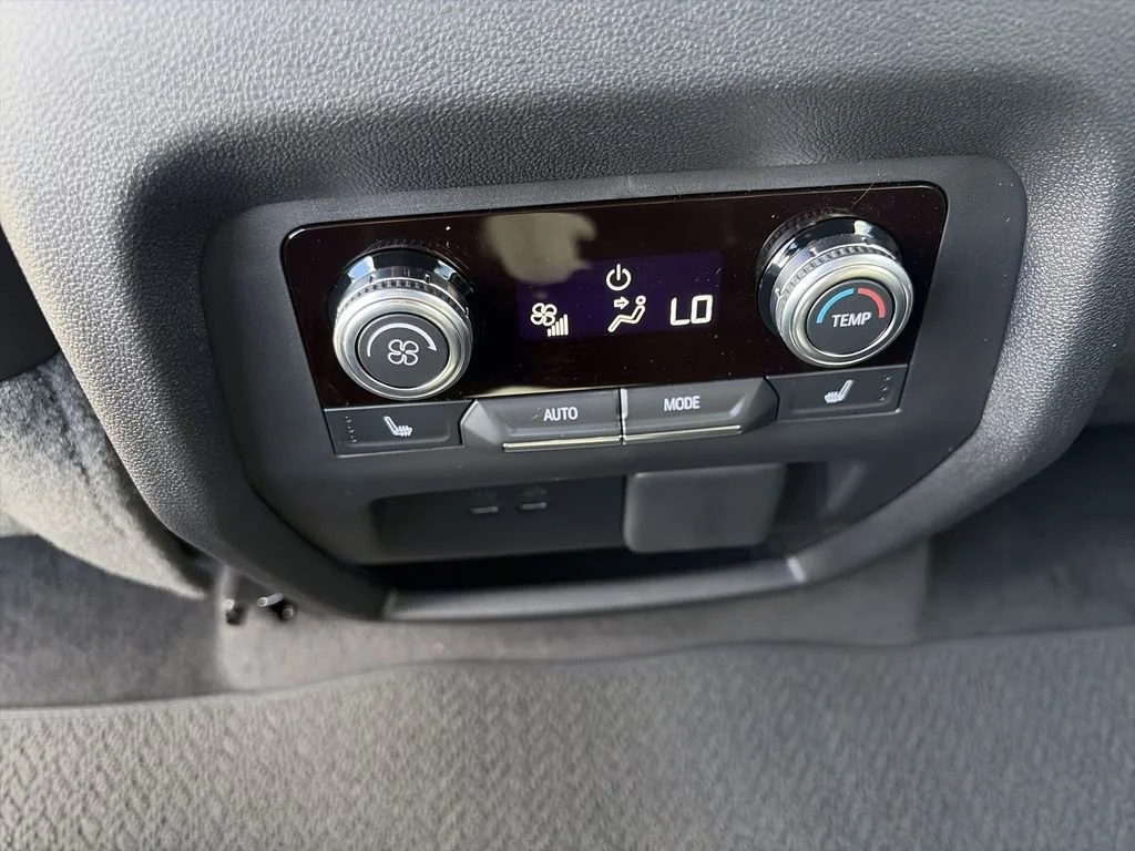 2026 GMC Acadia Denali - Photo 27