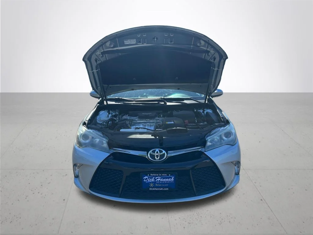 Used 2016 Silver Toyota SE image 3