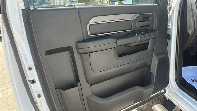 2026 RAM 3500 Chassis Tradesman - Photo 16