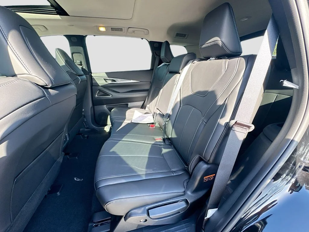 Certified Used 2026 Black INFINITI LUXE image 26