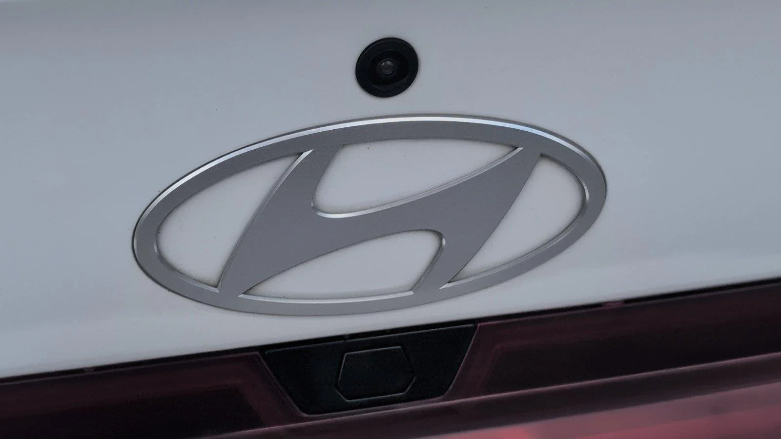 Used 2024 Serenity White Hyundai Limited image 6