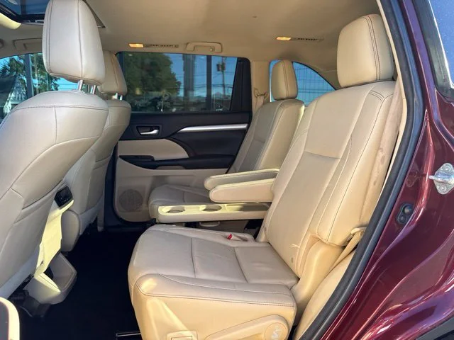 Used 2016 Red Toyota XLE V6 image 14