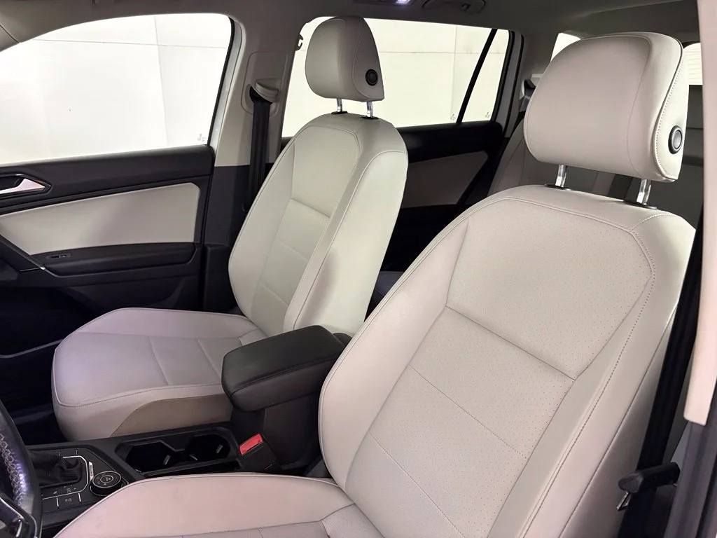 Used 2018  Volkswagen 2.0T SEL image 18
