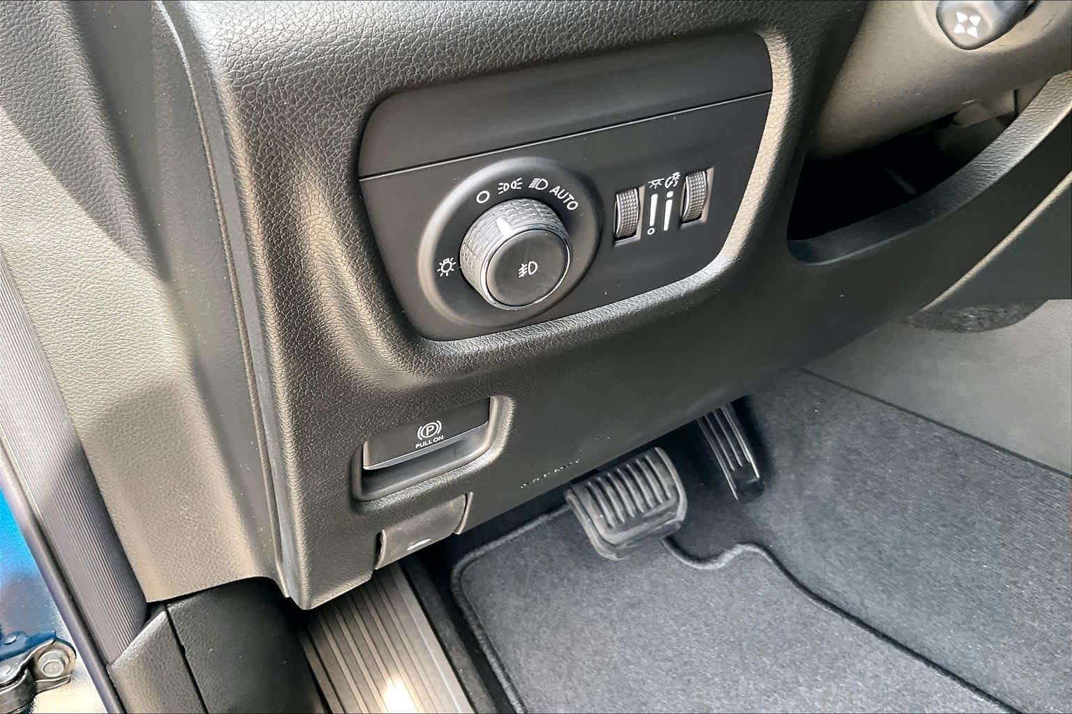 New 2026 Fathom Blue Pearl-Coat Exterior Paint Jeep Limited Reserve image 18