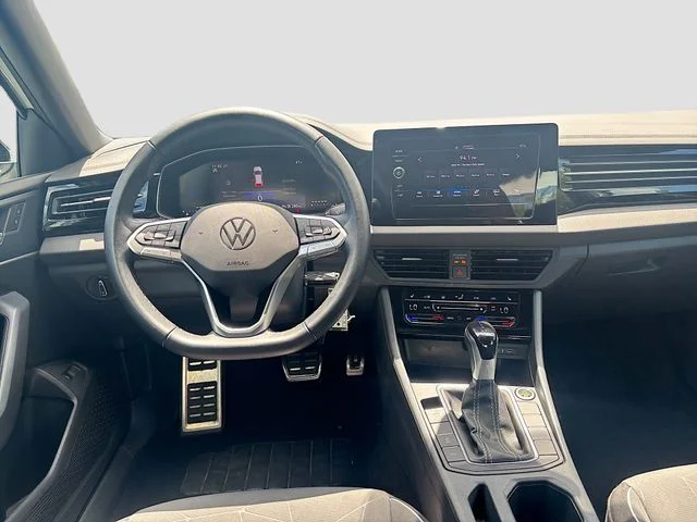 Used 2025 White Volkswagen 1.5T Sport image 22