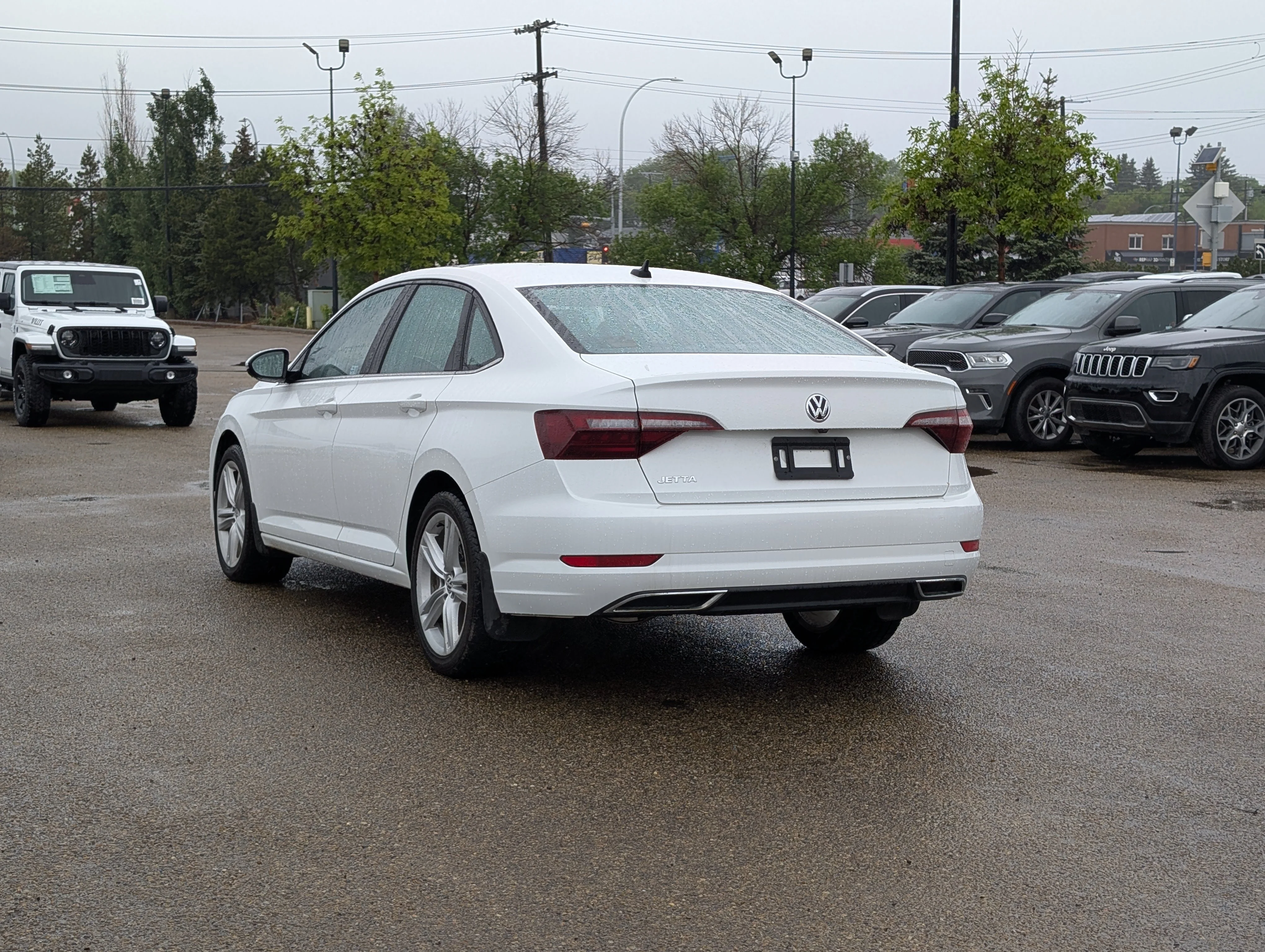 Used 2020 Pure White Volkswagen Execline image 4