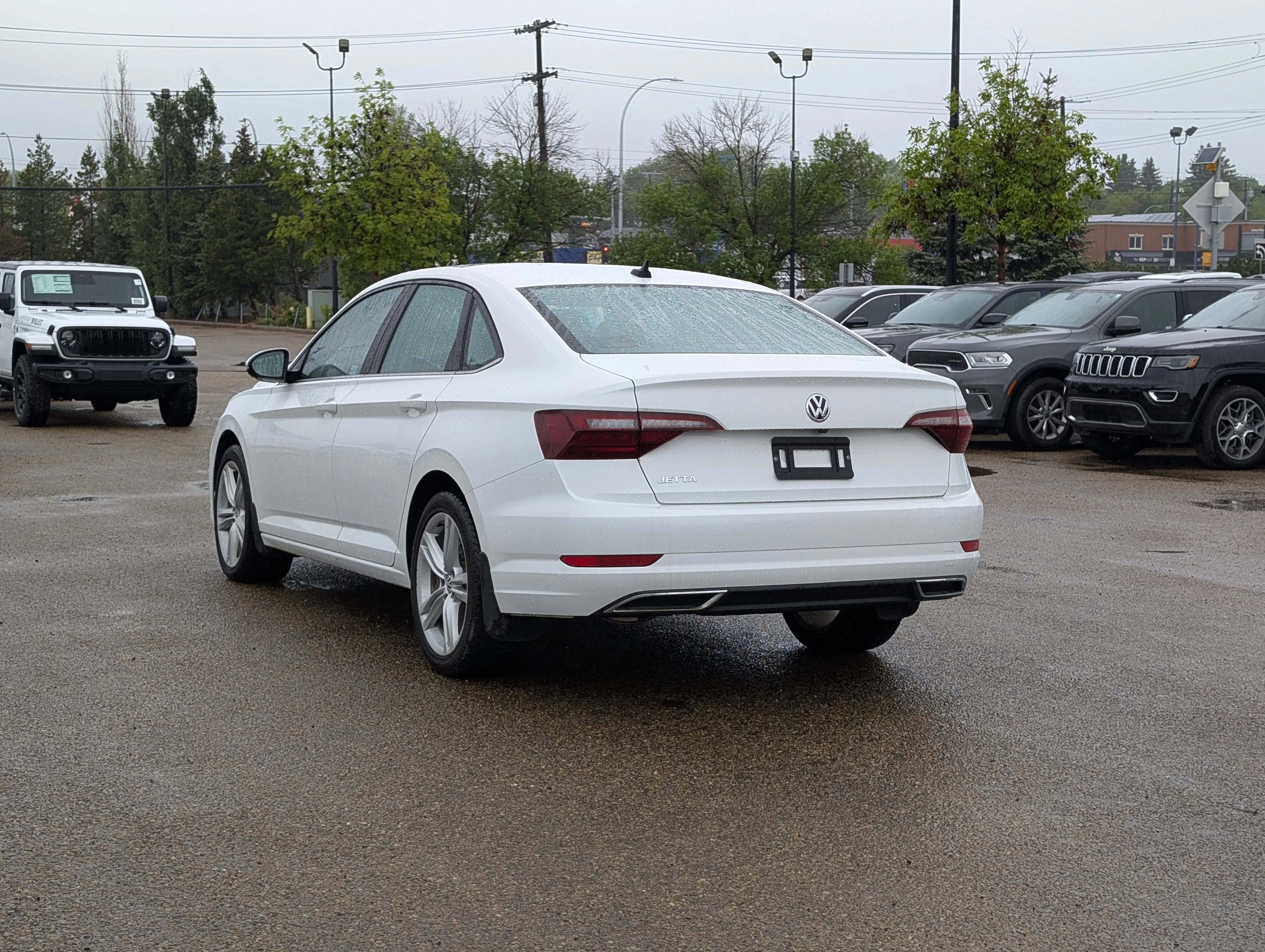 Used 2020 Pure White Volkswagen Execline image 4