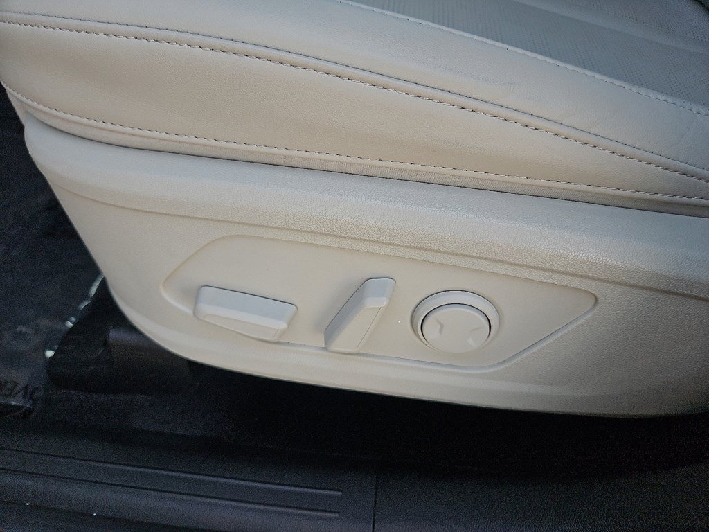 Used 2025 Ebony Black Kia EX image 16