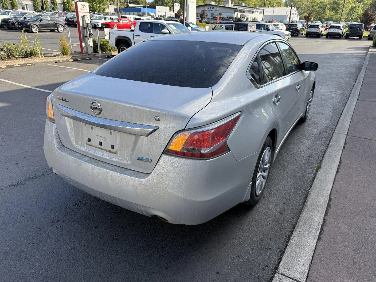 Used 2014 Brilliant Silver Metallic Nissan 2.5 S image 5