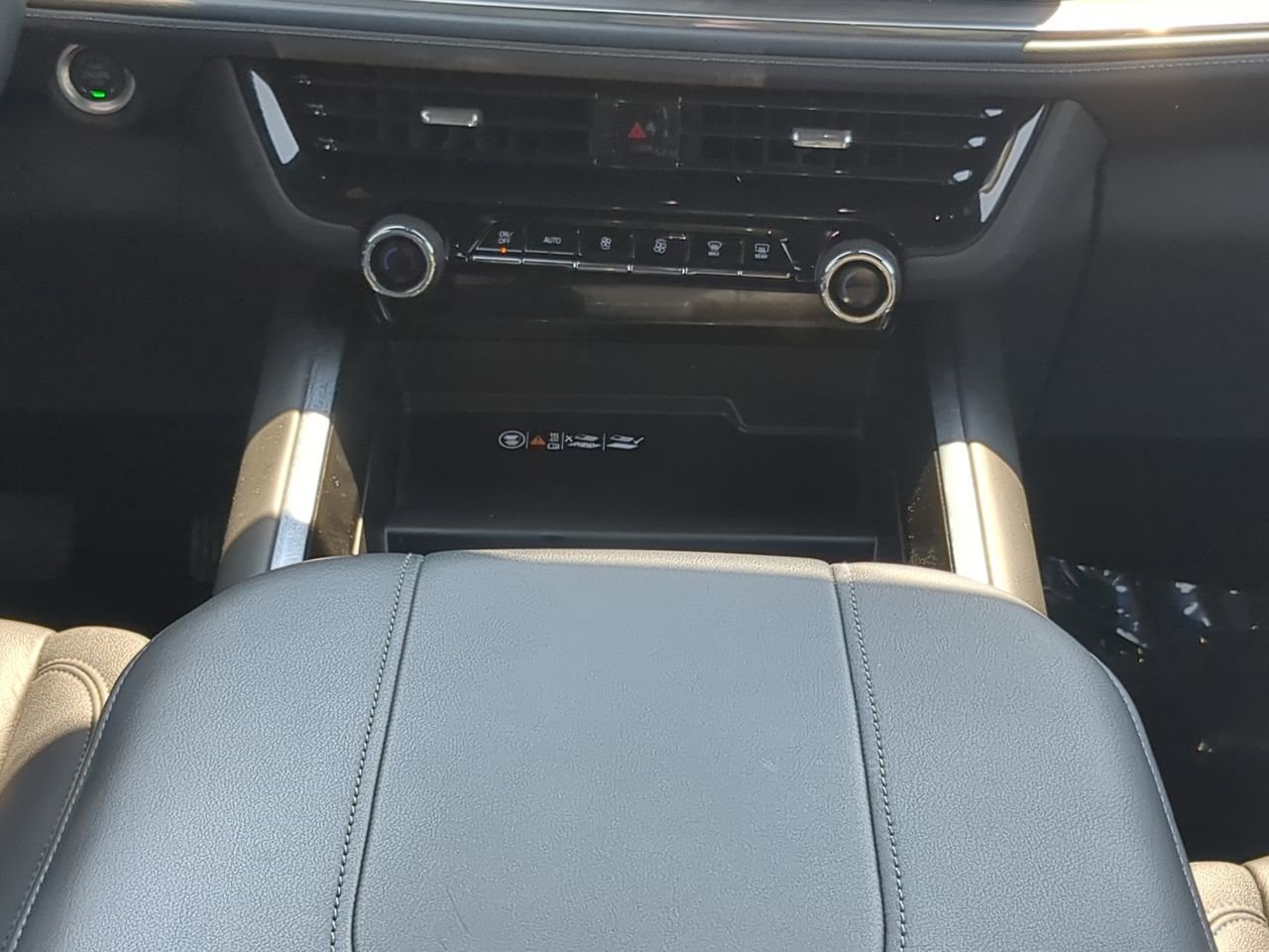 2025 Chevrolet Suburban Z71 - Photo 18