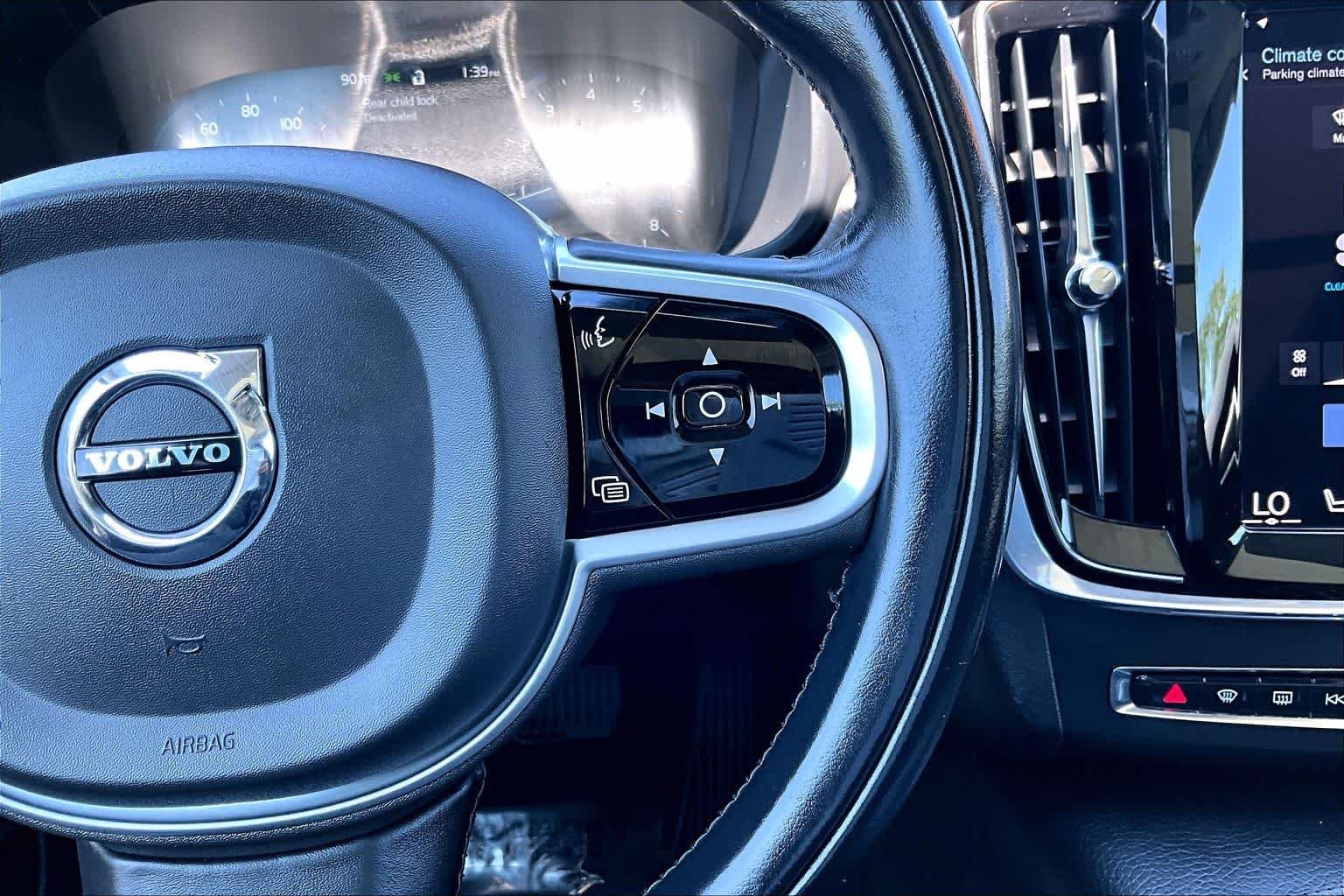 Used 2020 Crystal White Pearl Metallic Volvo  image 25