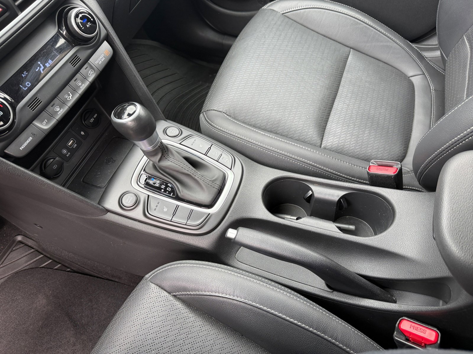 Used 2020 Ultra Black Hyundai Ultimate image 13