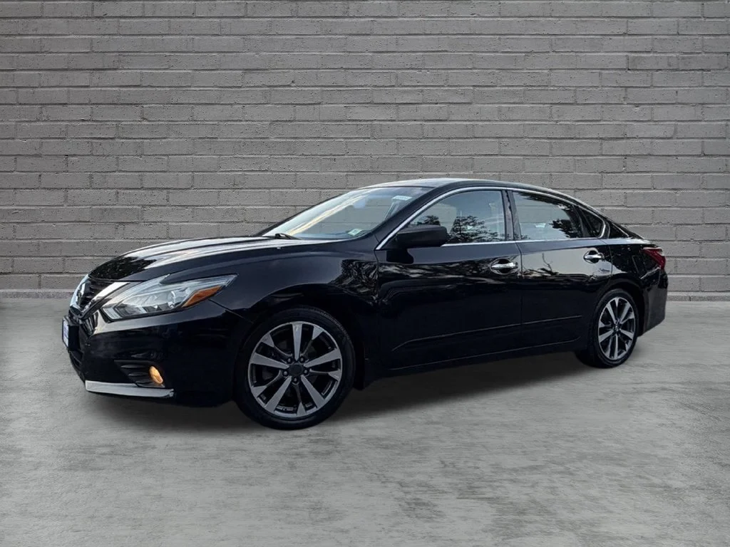 Used 2016 Super Black Nissan 2.5 SR image 1