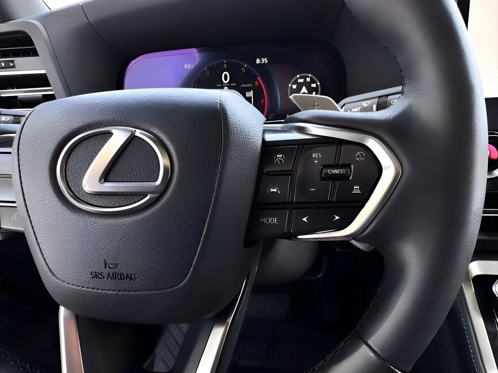 Used 2025 White Pearl Lexus 550 Overtrail image 13