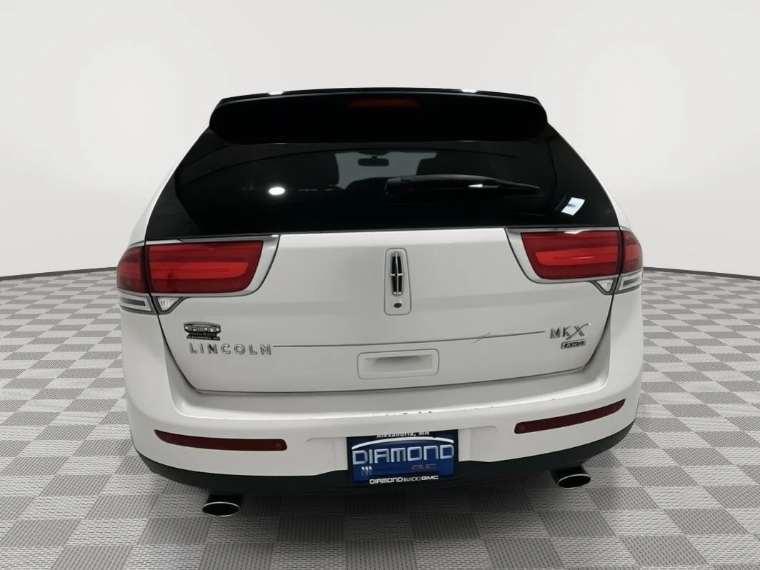 Used 2015 White Lincoln AWD image 4