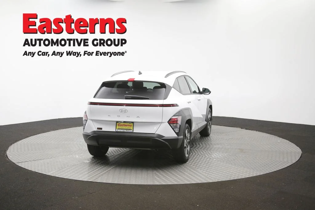 Used 2024 White Hyundai SEL image 38