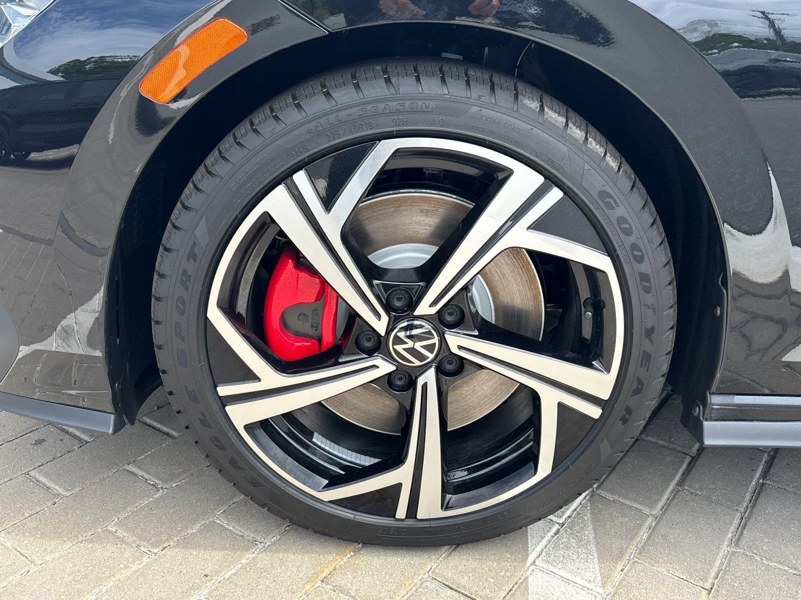 New 2026 mythos black metallic Volkswagen SE image 10