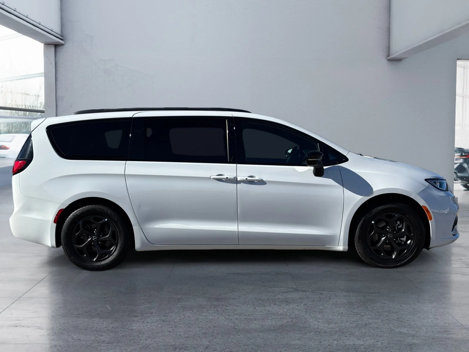 Used 2025 Bright White Chrysler Limited image 6