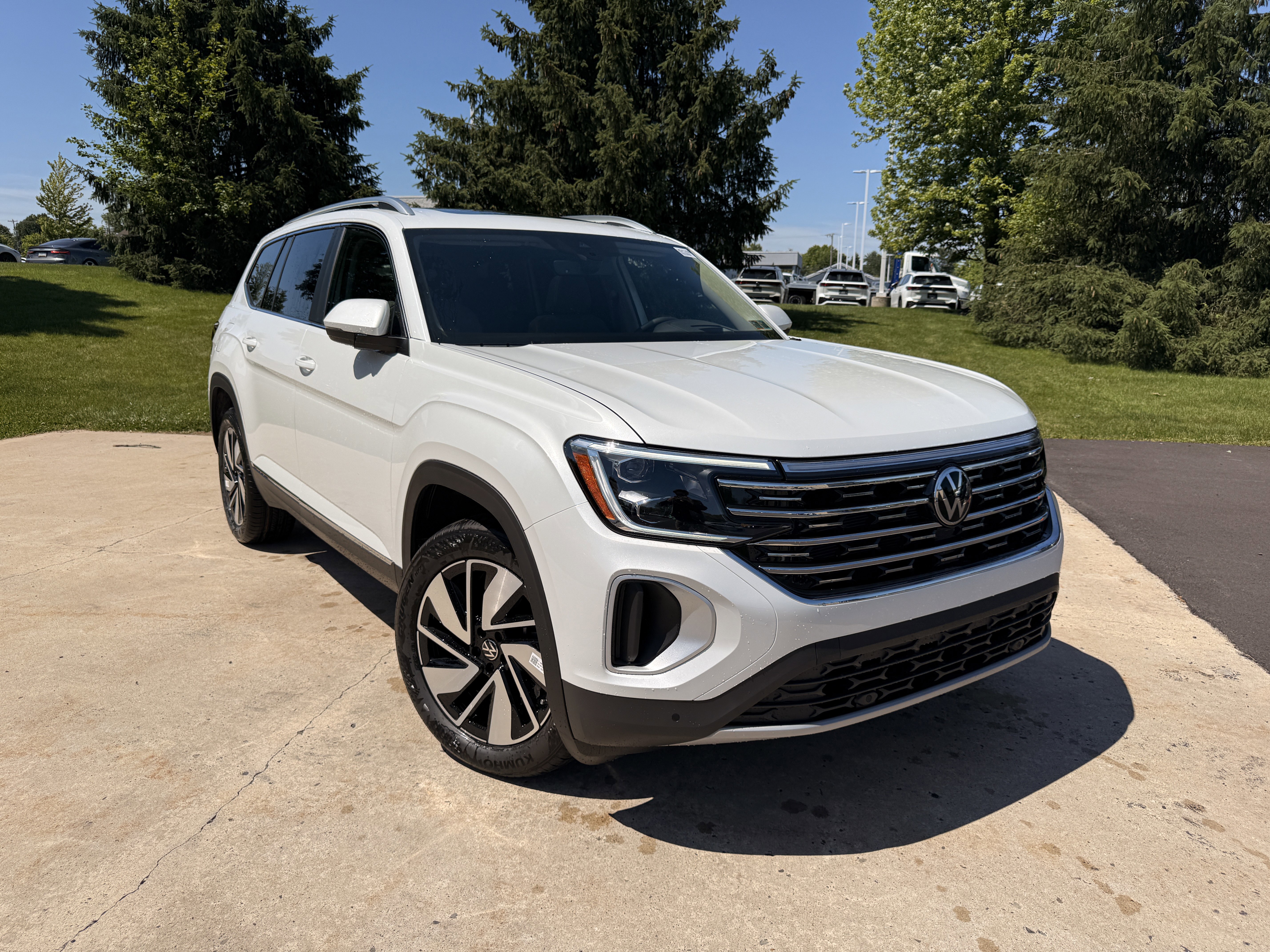 New 2026 Opal White Pearl Volkswagen 2.0T SEL image 2