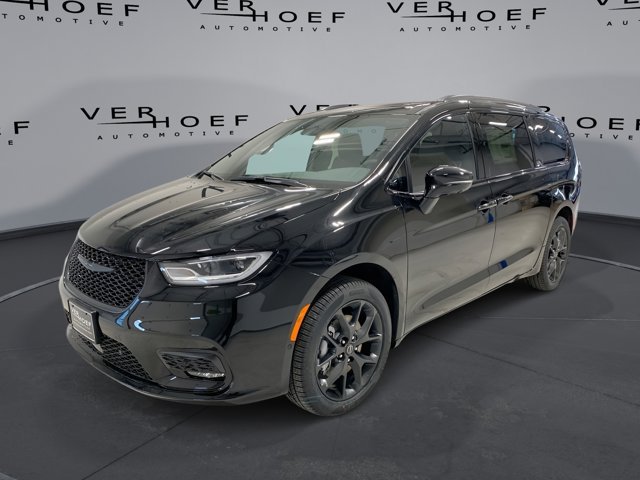 2026 Chrysler Pacifica Limited AWD's photo