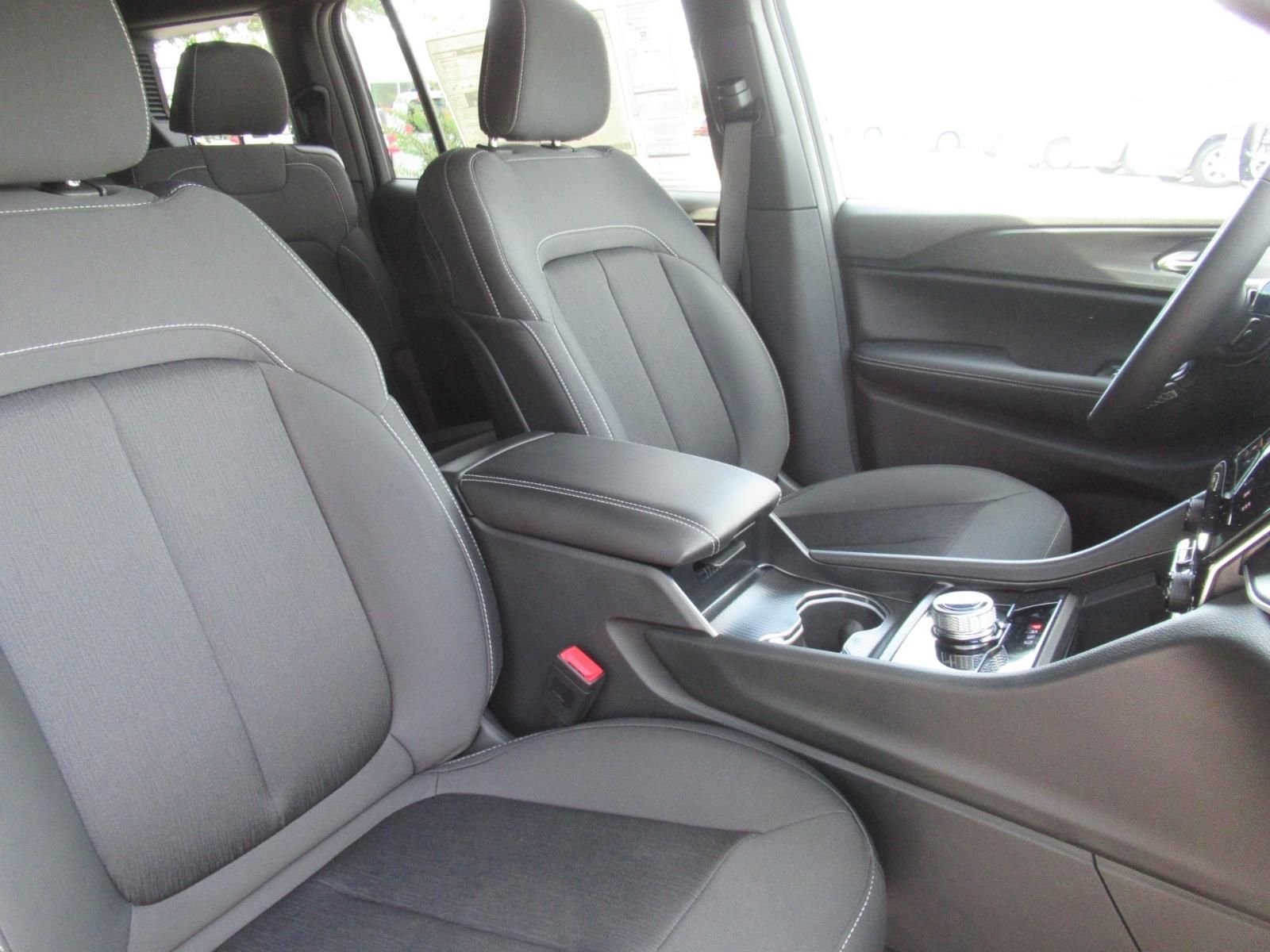 New 2026 Silver Zynith Exterior Paint Jeep Laredo X image 9
