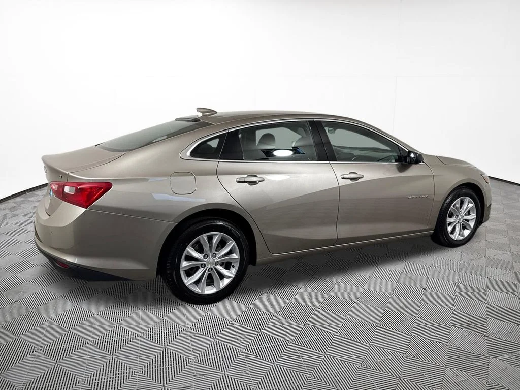 Used 2025 Gray Chevrolet LT image 9