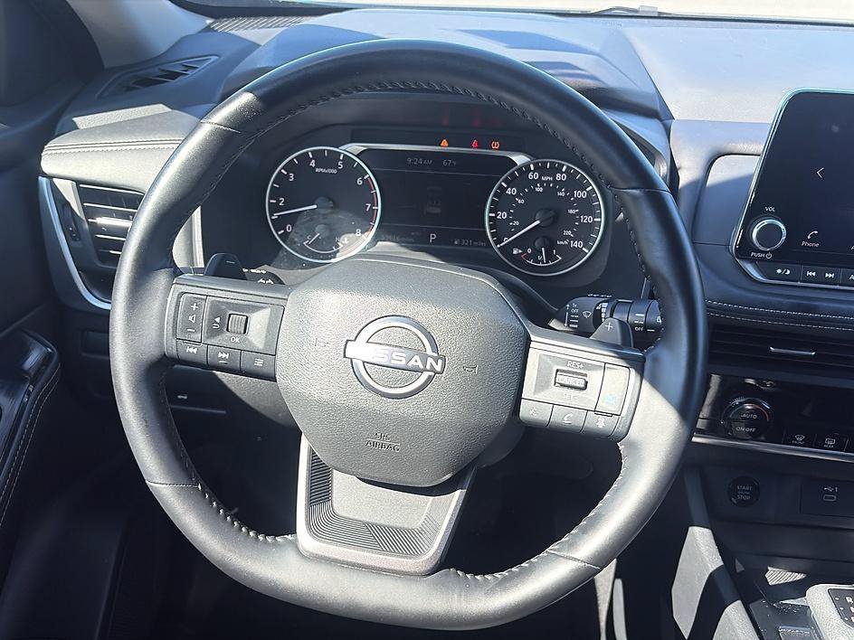 Used 2025 Super Black Nissan SV image 30
