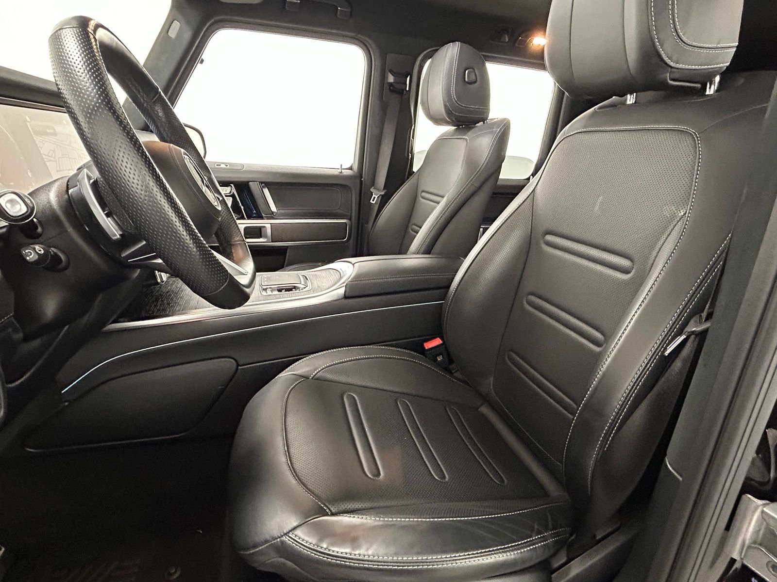 Used 2025 Obsidian Black Metallic Mercedes-Benz G 550 image 32