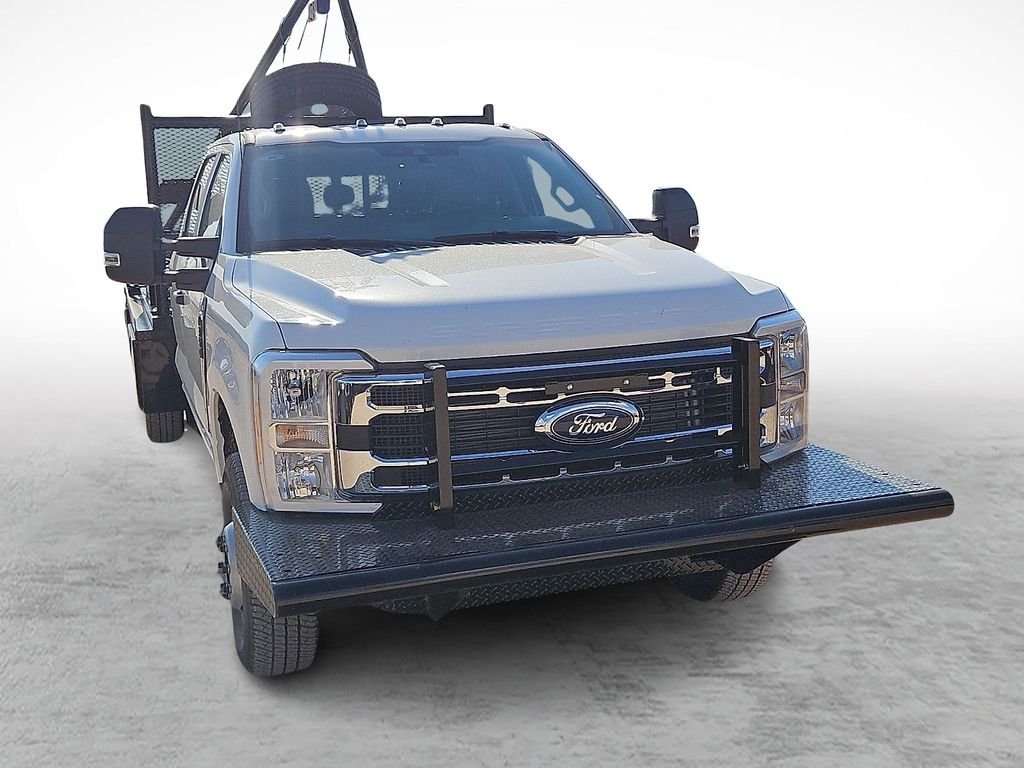 New 2026 Oxford White Ford F-350® XL image 2